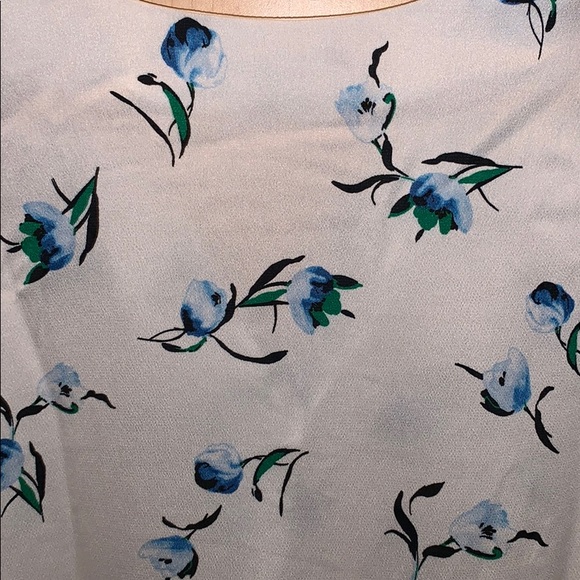 Flowy Floral BR Top 🌸 🌺 - Picture 8 of 8